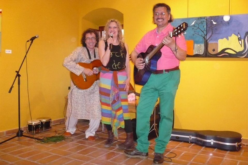 Mike y Mona en escena