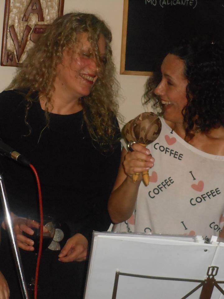 Mike y Mona en escena