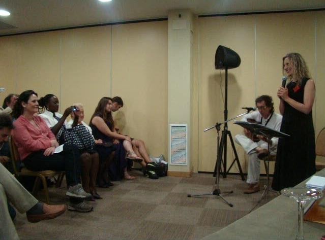 Mike y Mona en escena