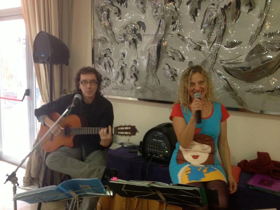 Mike y Mona en escena