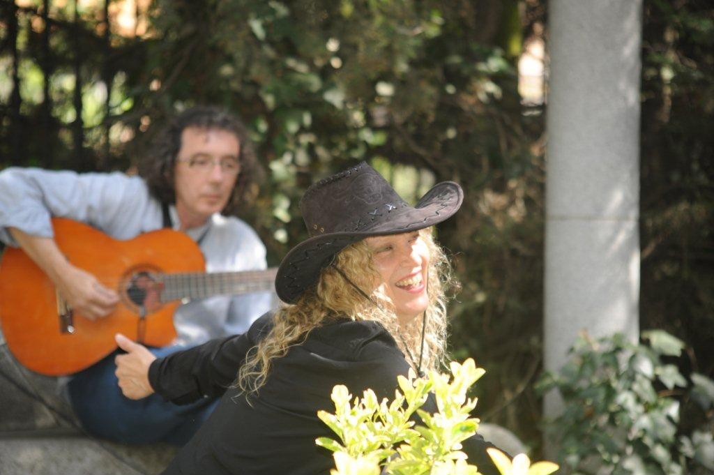 Mike y Mona en escena
