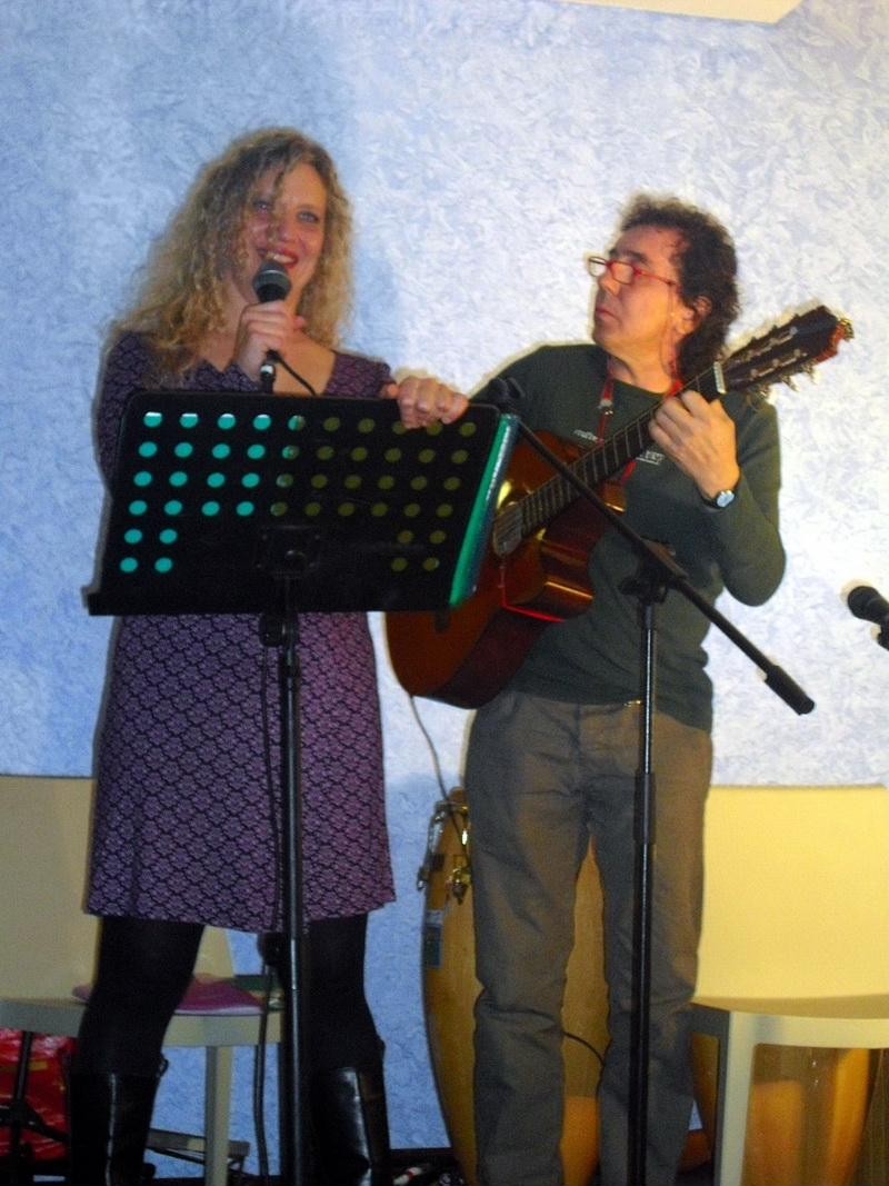 Mike y Mona en escena