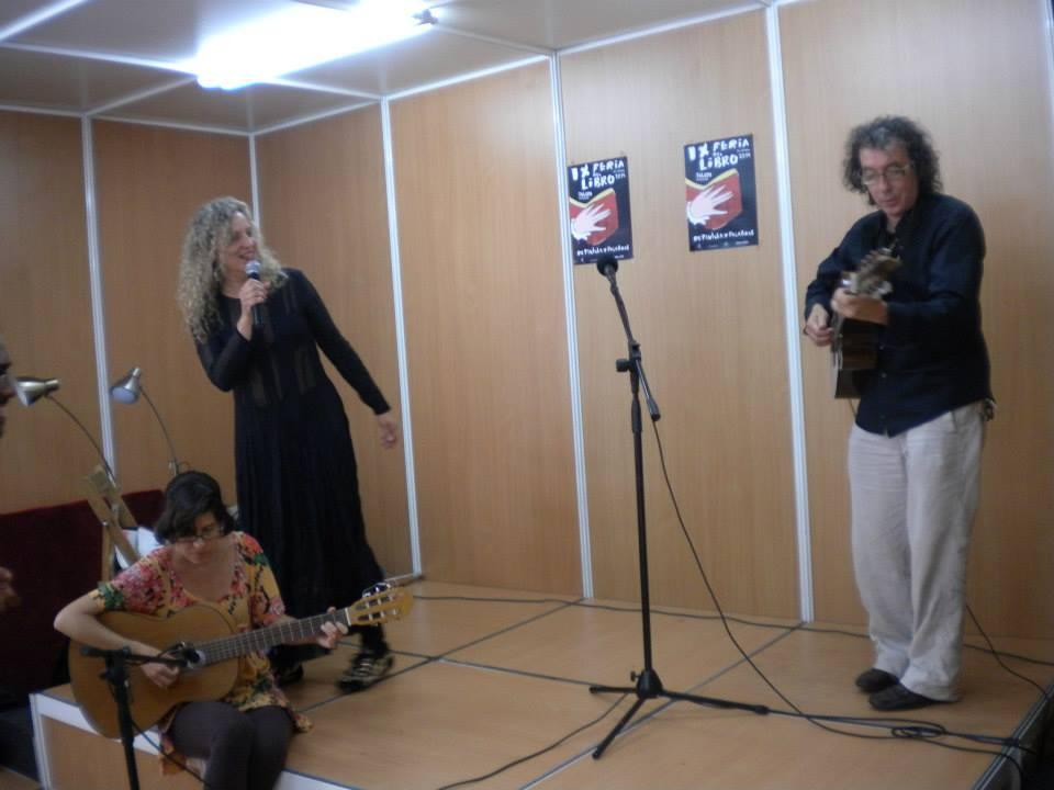 Mike y Mona en escena