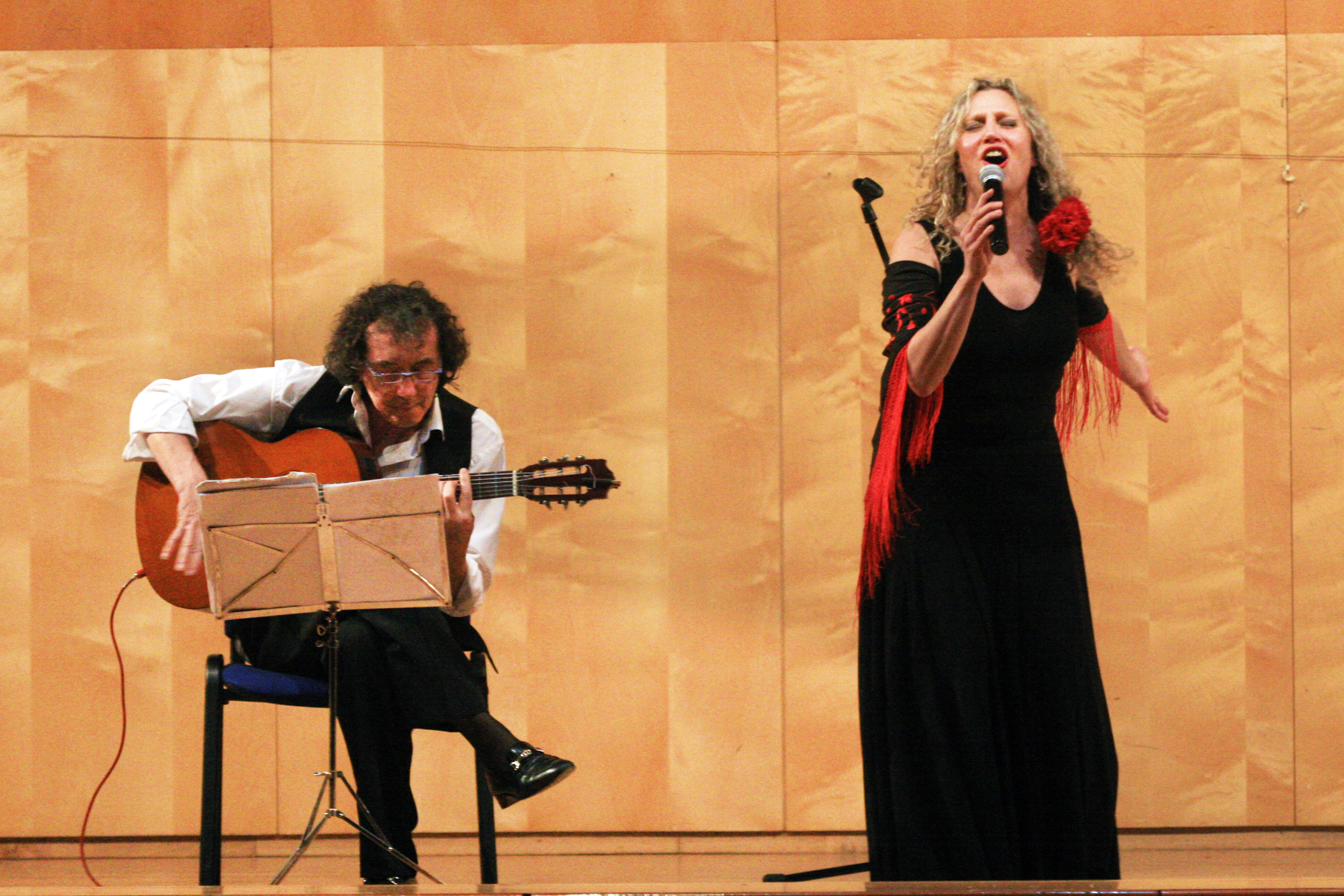 Mike y Mona en escena