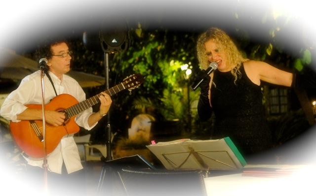Mike y Mona en escena