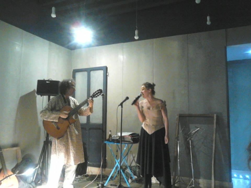 Mike y Mona en escena