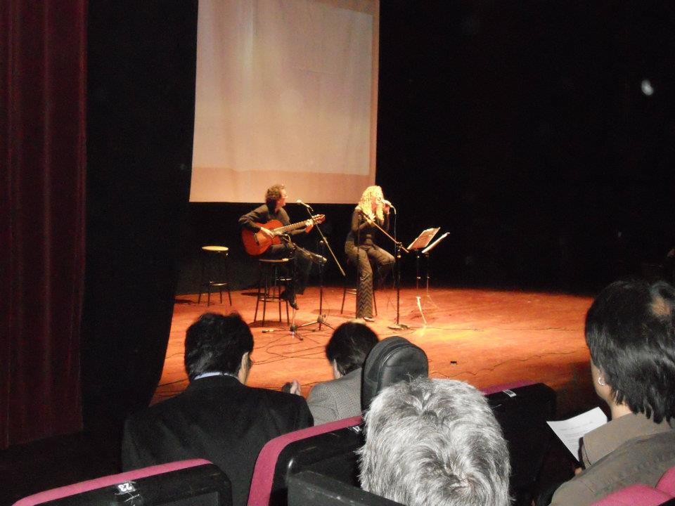 Mike y Mona en escena