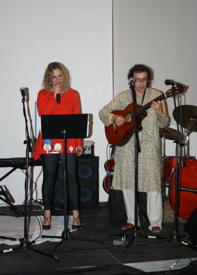Mike y Mona en escena